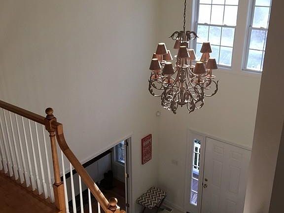 2nd image of 13 Olde Taverne Ln
