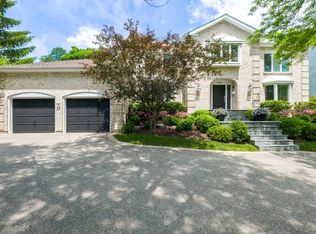 1067 Saxony Dr, Highland Park, IL