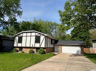 7109 N Rockvale Dr, Peoria, IL 61614