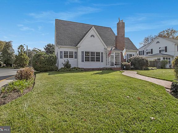 3rd image of 901 Savannah Rd