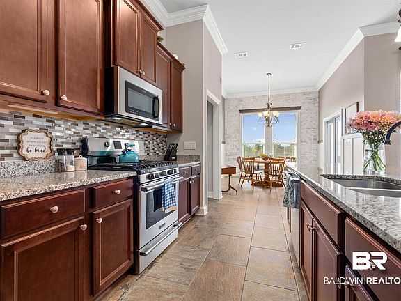 3rd image of 33933 Rutland Ln