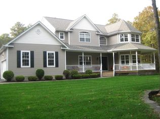 6 Rockhill Cir, Manorville, NY