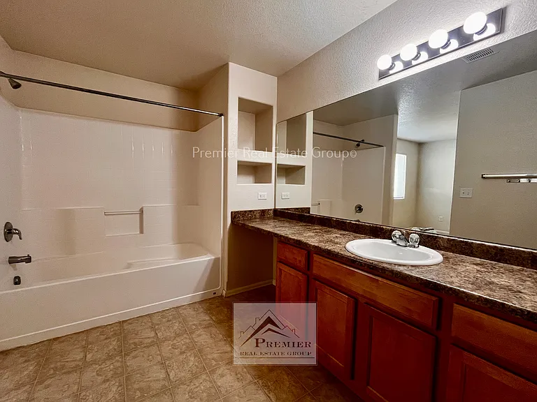 2179 Saint Claire Park Aly — Photo 14