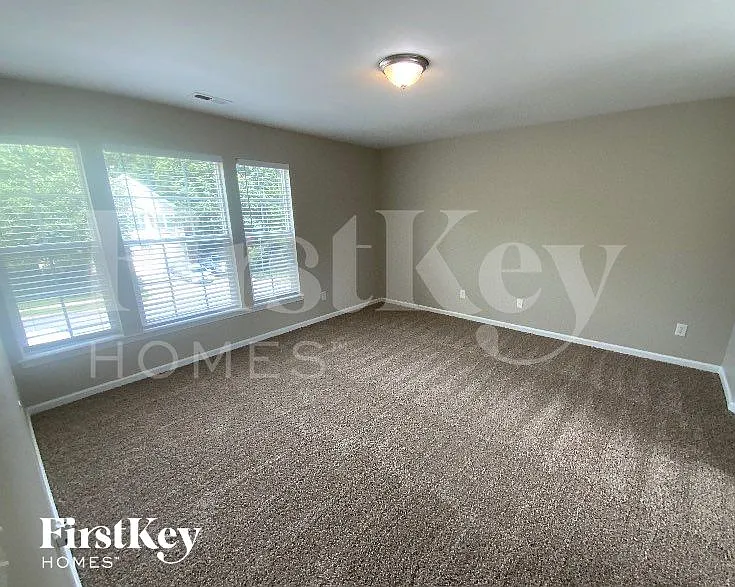 4 bed, 2.5 bath, 2264 sqft, $2,475 — Photo 4