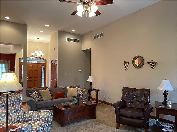 4th image of 8145 Clearbrook Dr
