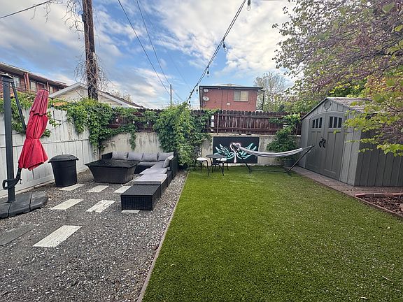 3rd image of 833 E Menlo Ave