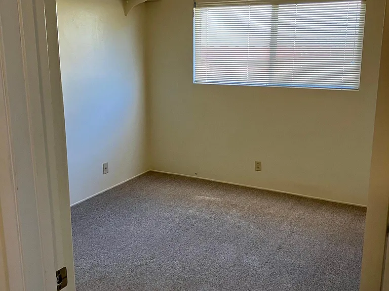716 W Graaf Ave — Photo 15