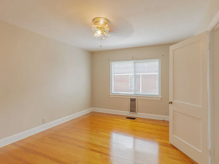 505 N Market St — Photo 6