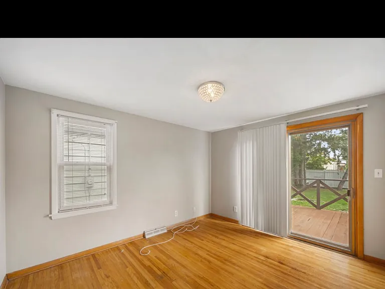 Fairfield Ave — Photo 13