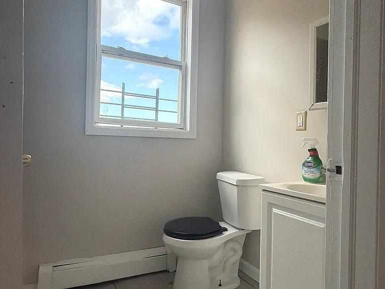 311 S 6th St #3H — Photo 2