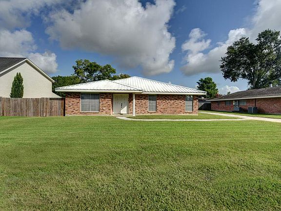 3rd image of 512 Edgewood Dr