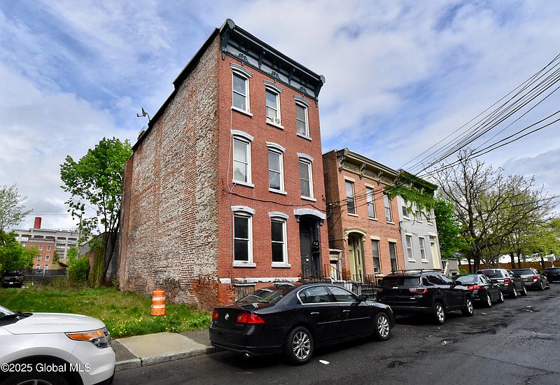 3rd image of 2265 Old 6th Avenue
