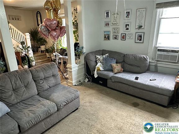 3rd image of 123 Spring St