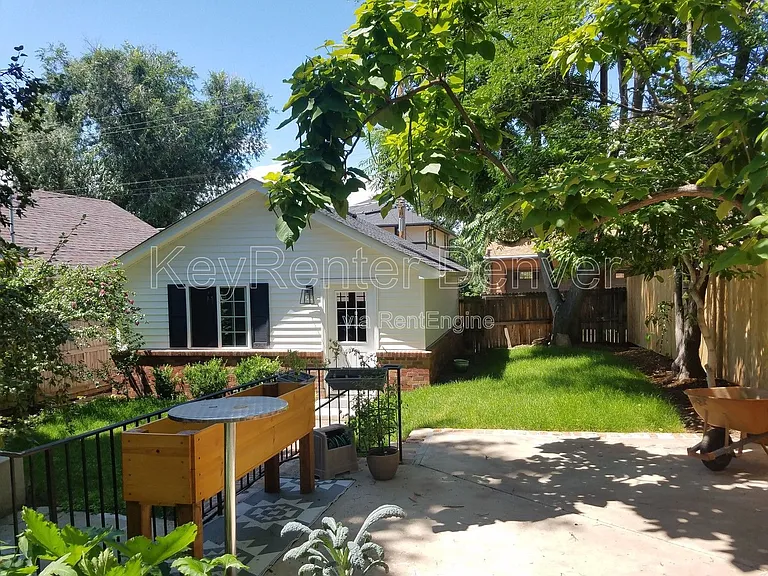 485 S York St — Photo 23