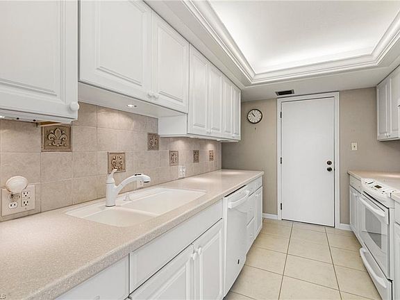 5th image of 3430 Gulf Shore BLVD N #2B