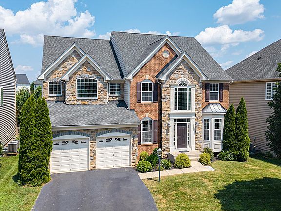 2nd image of 13922 Barrymore Ct