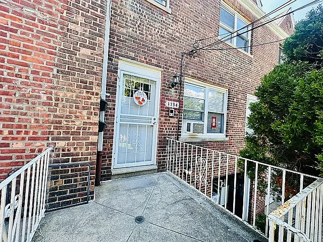 1754 Seminole Avenue — Photo 2
