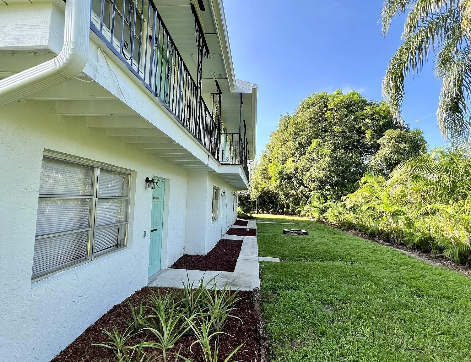 2 bed, 1.5 bath, 1060 sqft, $1,890 — Photo 4