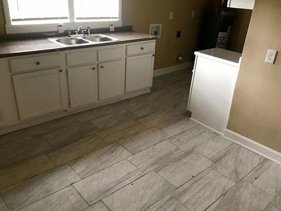 4th image of 1432 Bridgewater Rd