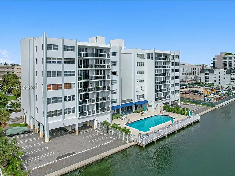 9381 E Bay Harbor Dr #301N — Photo 2
