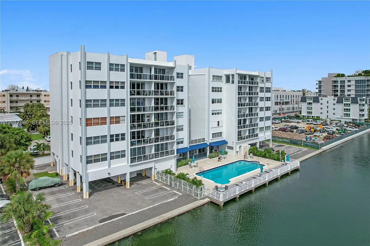 Building Photo - 9381 E Bay Harbor Dr #301N