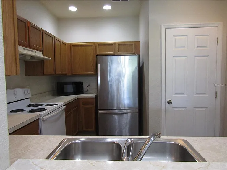 3108 Wentworth Ln — Photo 2