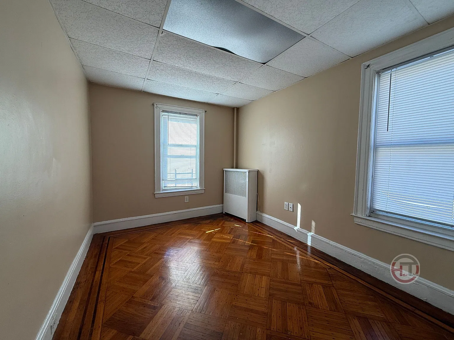 3 bed, 1000 sqft, $2,700 — Photo 4