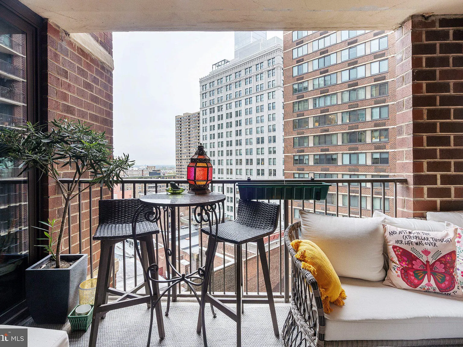 1 bed, 1.5 bath, 865 sqft, $2,400 — Photo 4
