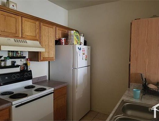 3rd image of 3344 N Stone Ave #2