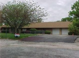 18345 Nottingham Ct, Basehor, KS 66007