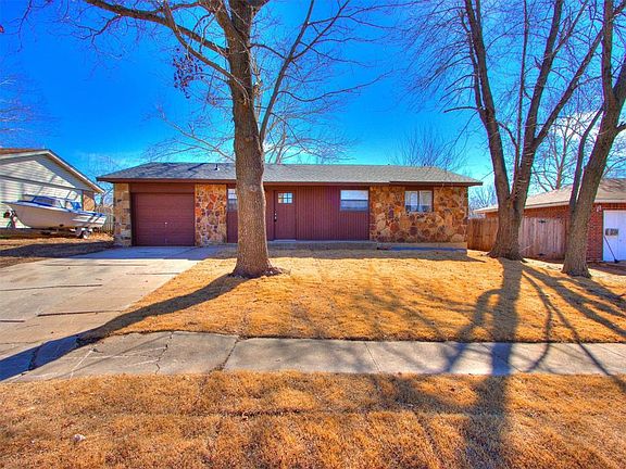 3rd image of 504 Meadowlake Dr