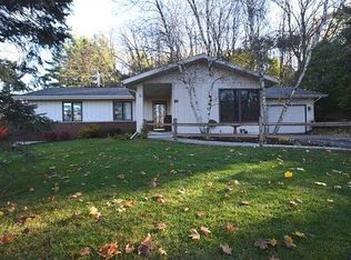 21 Yorktown Cir, Madison, WI 53711