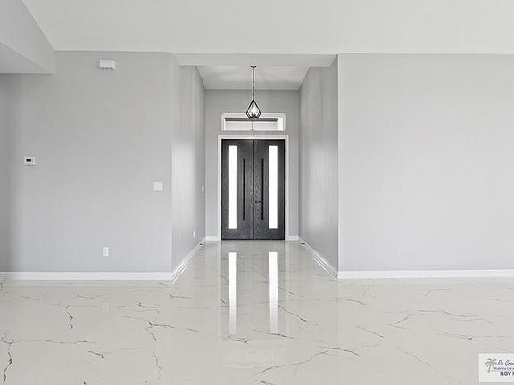 2nd image of 6243 Queens Woods