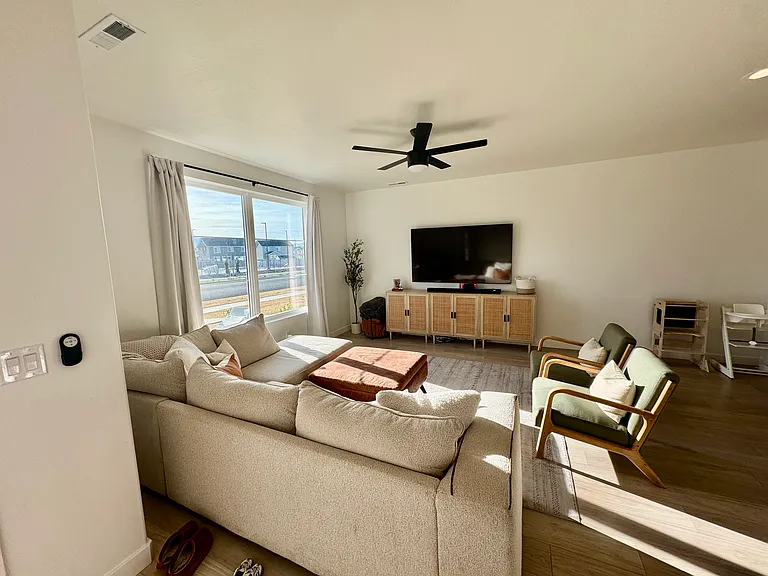 693 S 950 W — Photo 2