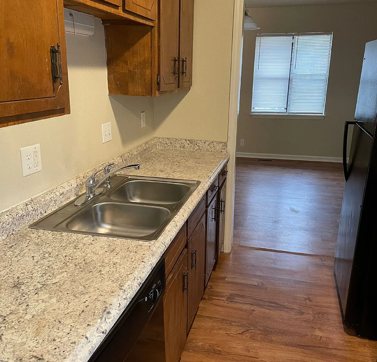 3 bed, 2.5 bath, 1220 sqft, $1,250 — Photo 4