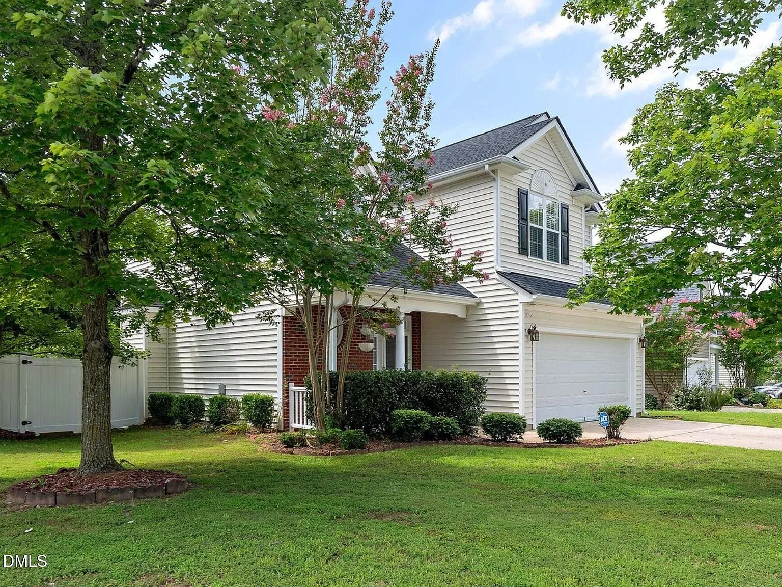 3 bed, 2.0 bath, 1621 sqft, $2,900 — Photo 3