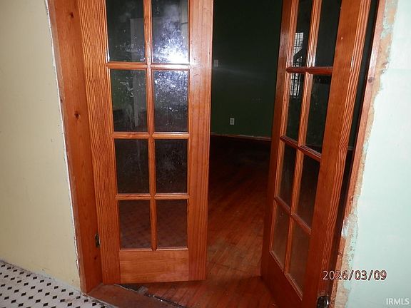5th image of 606 Adams St