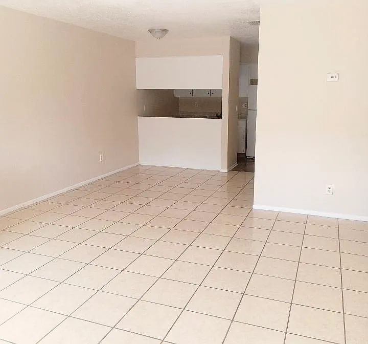 2 bed, 1.5 bath, 1000 sqft, $1,075 — Photo 2