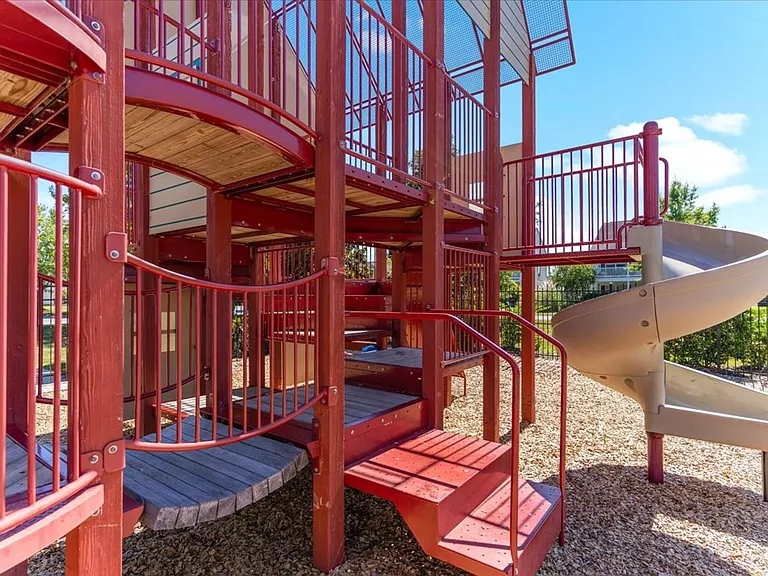 4 Gardenia Dr — Photo 52