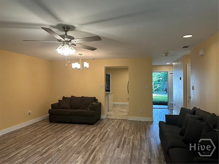 300 Hampton St #12 — Photo 6