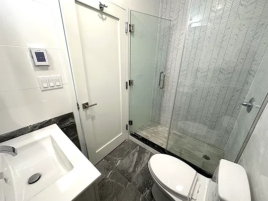 Rented by R New York | media 18