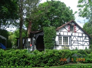 8 Maplewood Rd, West Babylon, NY 11704