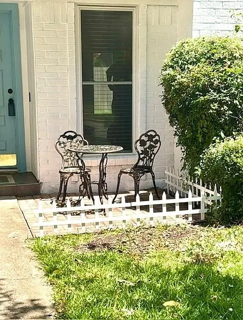 4 bed, 1924 sqft, $3,168 — Photo 1