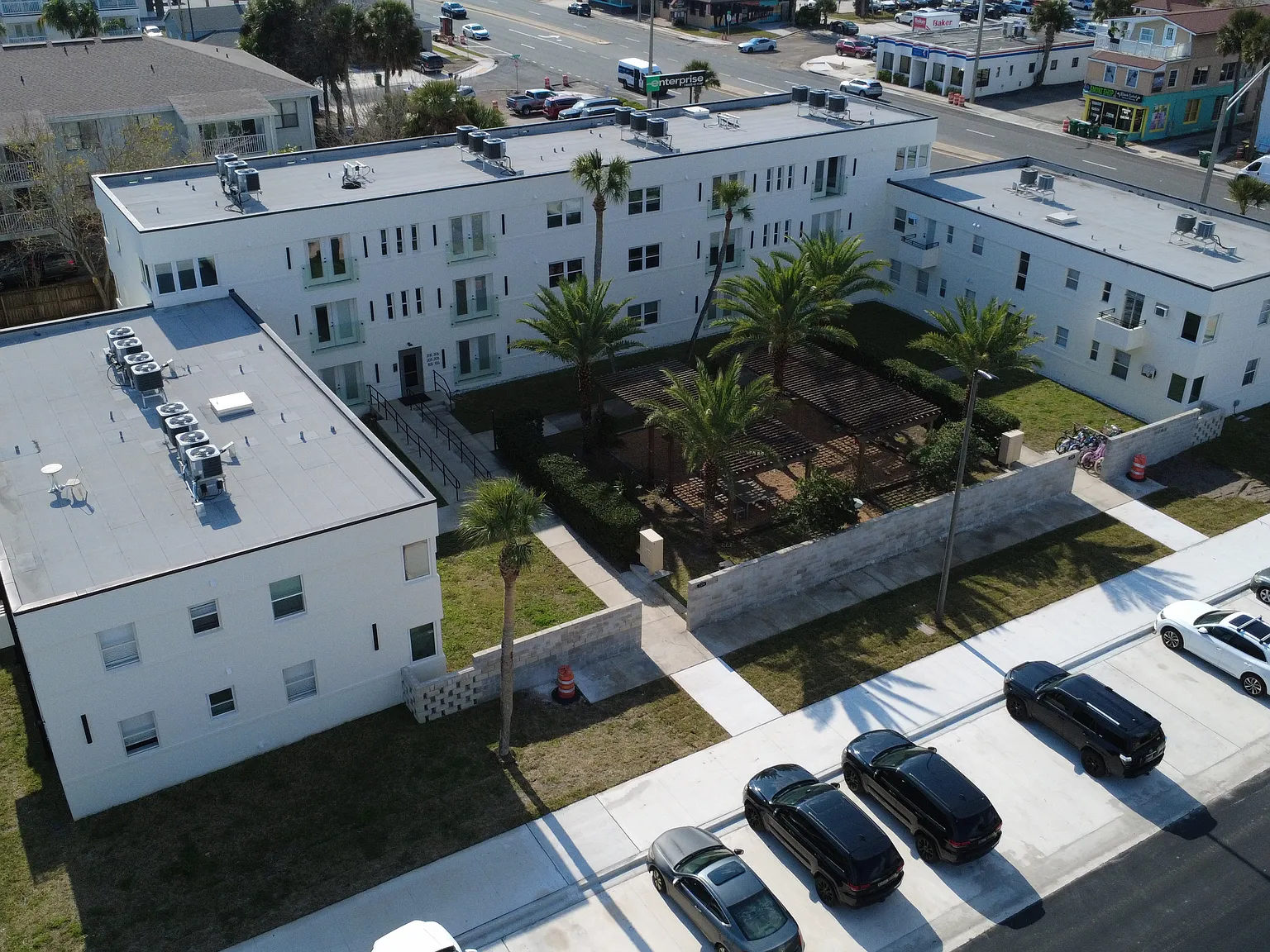 Ocean Reef Apartments — Photo 1