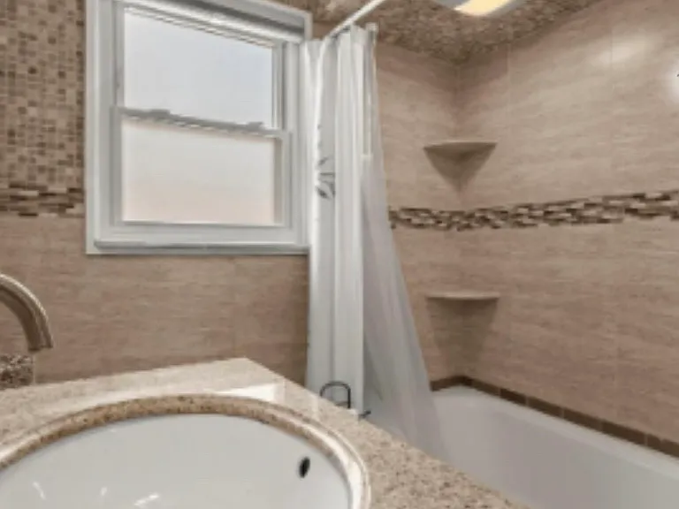 15587 Russell Ave — Photo 16