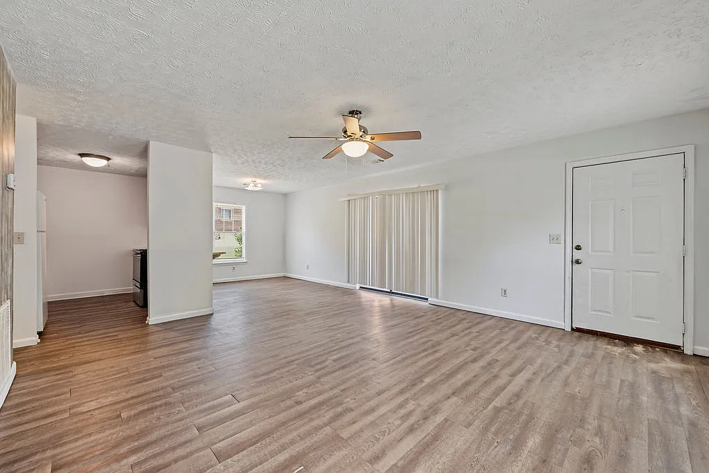 2 bed, 1201 sqft, $1,200 — Photo 4