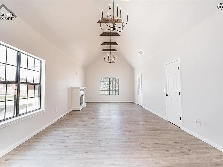 103 W Aldine St — Photo 8