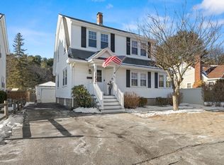 816 Lynnfield St, Lynnfield, MA 01940