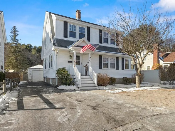 816 Lynnfield St, Lynnfield, MA 01940