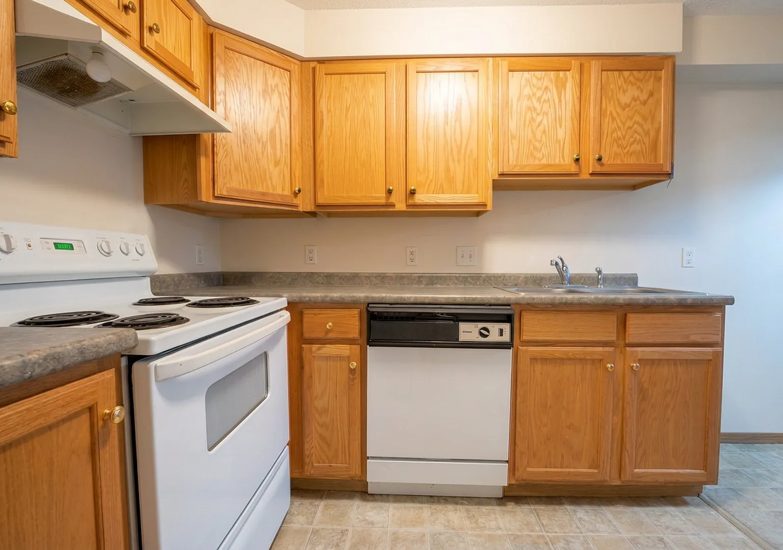 1 Bed 1 Bath Close To Downtown Freeport! — Photo 4